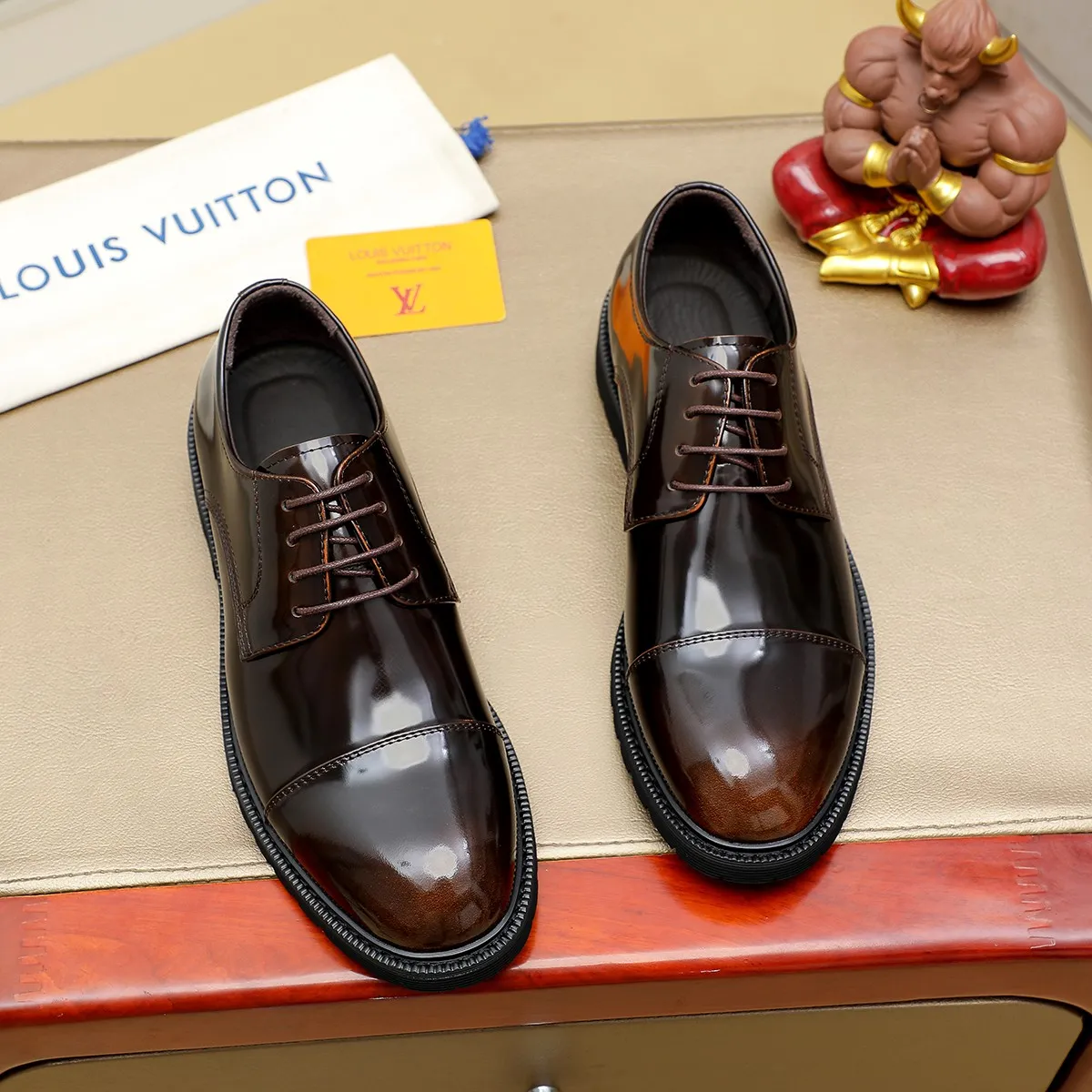 Men's shoes 💰660 💰 Louis Vuitton LV ® Autumn and Winter 🆕 models 🔛Full shoe counter First layer cowhide, 🐂Leather lined casual shoes for men, super soft outsole, essential for driving. Counter synchronization Original first layer cowhide Completely 1:1 mold customization 🌹Top version, 2 colors available! Number: 38-45 (37.46. Customized)